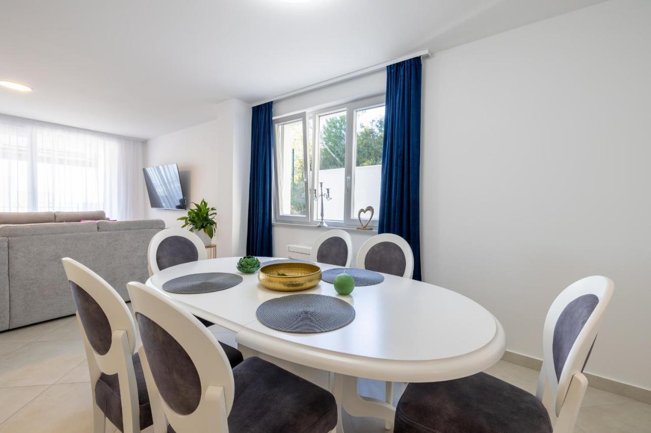 Villa Smaragd - Lapis - Luxury Apartment With Shared Pool Makarska Dış mekan fotoğraf