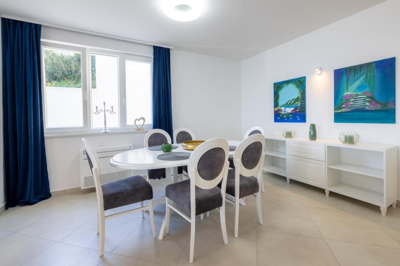 Villa Smaragd - Lapis - Luxury Apartment With Shared Pool Makarska Dış mekan fotoğraf