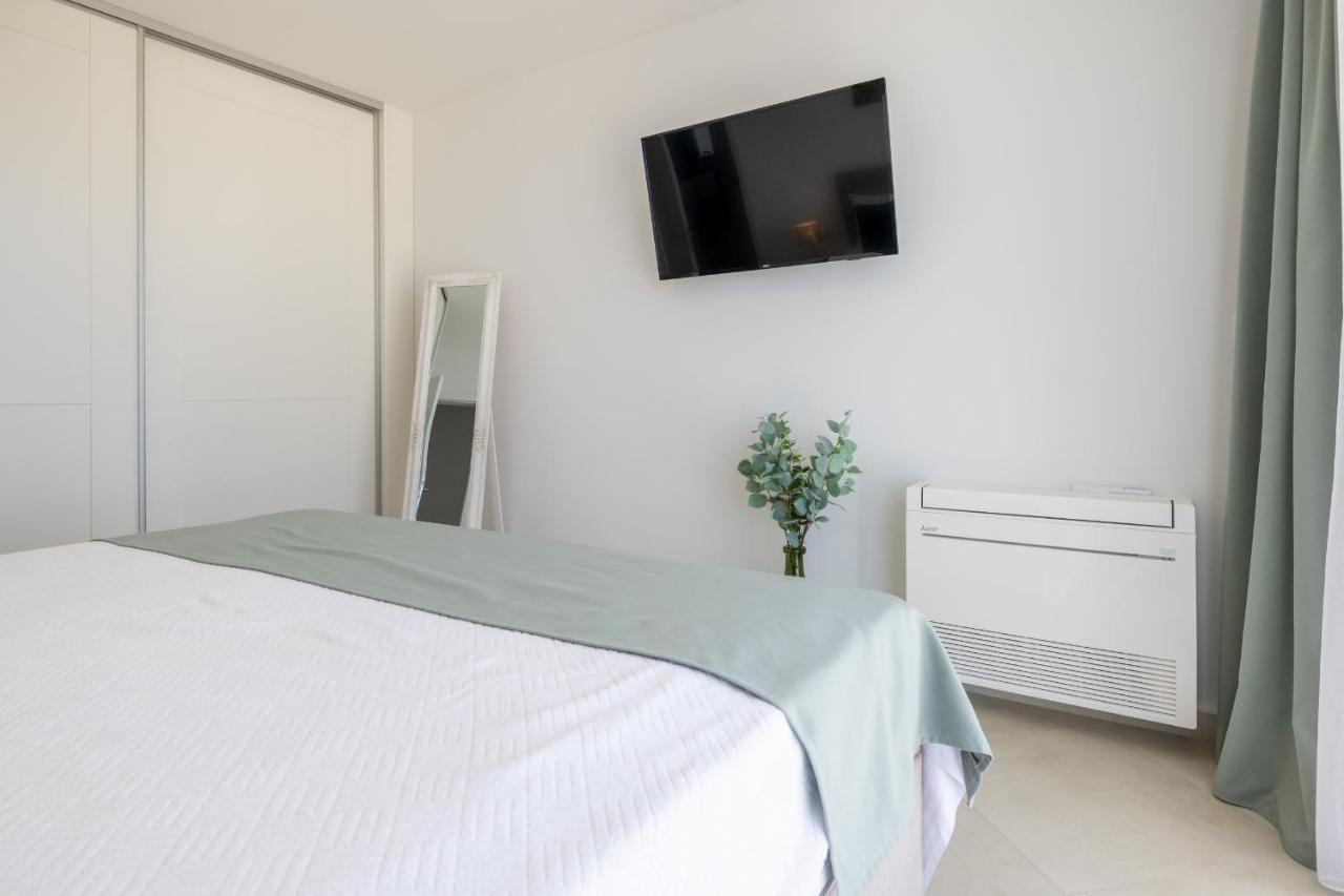 Villa Smaragd - Lapis - Luxury Apartment With Shared Pool Makarska Dış mekan fotoğraf