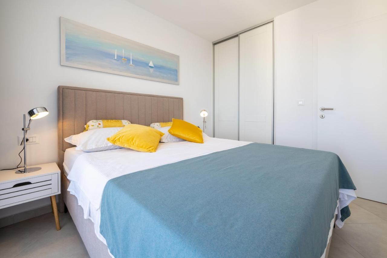Villa Smaragd - Lapis - Luxury Apartment With Shared Pool Makarska Dış mekan fotoğraf