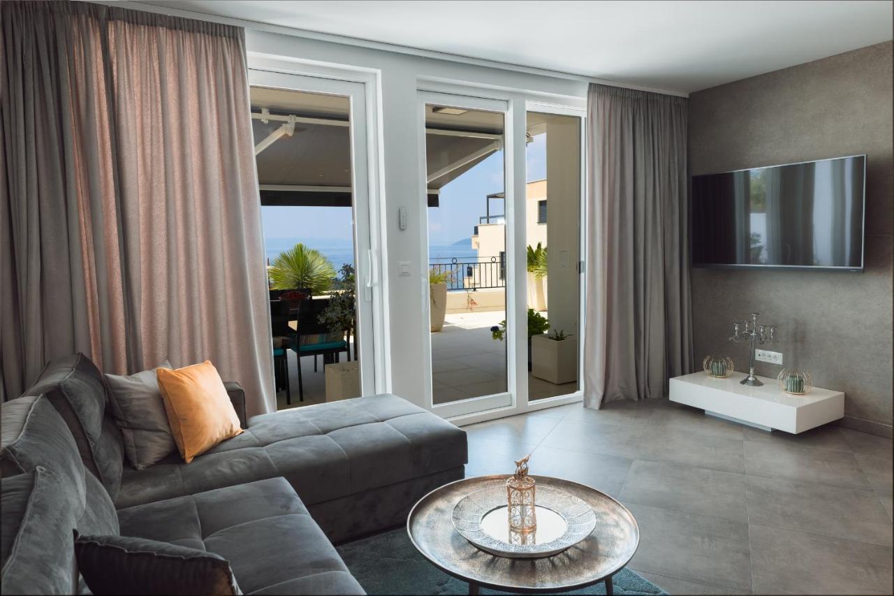 Villa Smaragd - Lapis - Luxury Apartment With Shared Pool Makarska Dış mekan fotoğraf